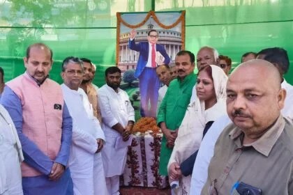 समस्तीपुर: कर्पूरी आश्रम में राजद ने मनाई बाबा साहेब की 135वीं जयंती, वक्ताओं ने कहा- 'सामाजिक न्याय के रक्षक थे अंबेडकर' 30