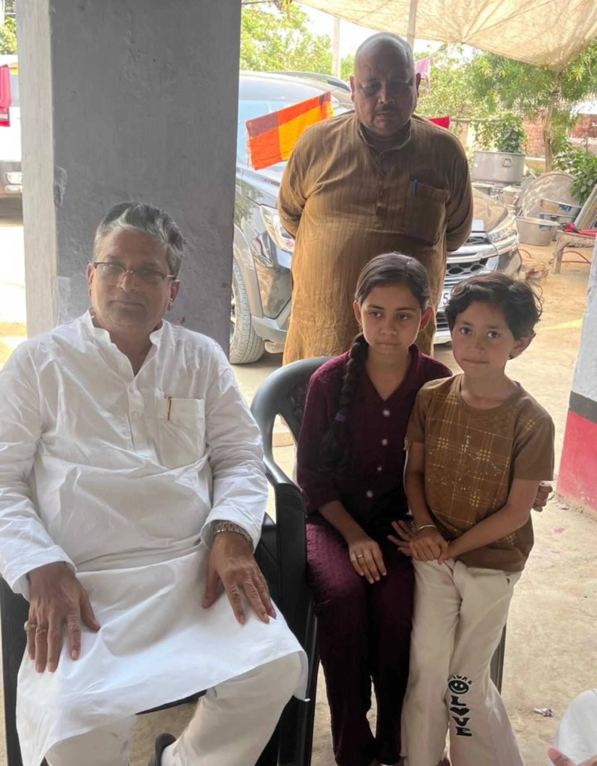 समस्तीपुर: पूर्व मंत्री आलोक मेहता ने दी रंजीत रंभू को श्रद्धांजलि, शोकाकुल परिजनों से मिलकर बंधाया ढाढस 11