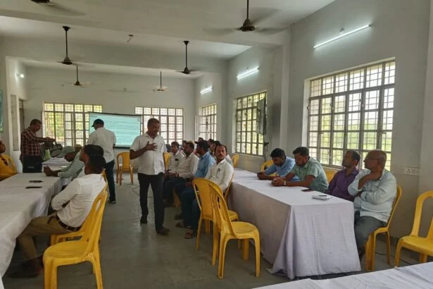 भगवानपुर में जनगणना 2027 के लिए प्रगणक व पर्यवेक्षकों को HLO ऐप की दी गई ट्रेनिंग 3