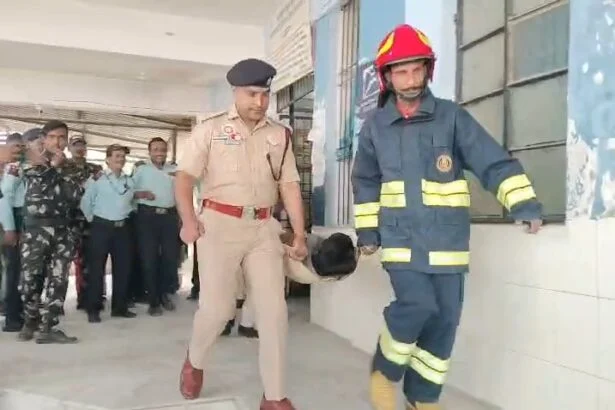 समस्तीपुर सदर अस्पताल में गूँजा सायरन: अग्निशमन विभाग ने मॉकड्रिल कर सिखाए आग से बचाव के गुर 3