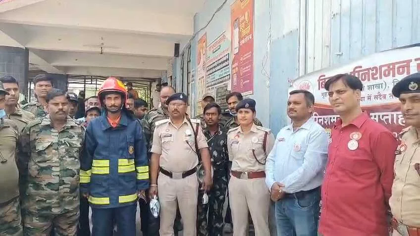 समस्तीपुर सदर अस्पताल में गूँजा सायरन: अग्निशमन विभाग ने मॉकड्रिल कर सिखाए आग से बचाव के गुर 2