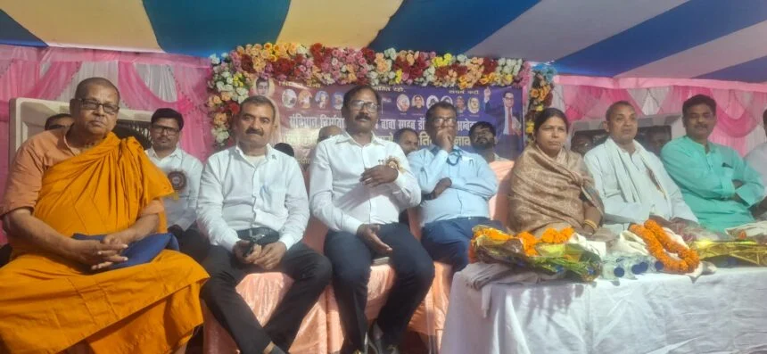 बाबा साहेब के संविधान को बचाने के लिए समाज के सभी तबके को साथ लेकर चलना होगा - डा लक्ष्मण यादव 1