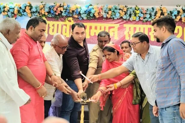 नावकोठी में 300 मेधावी छात्र-छात्राओं का भव्य सम्मान; मुखिया राष्ट्रपति कुमार बिडडू की पहल पर जुटे दिग्गज, खिलाड़ियों और शिक्षकों को भी मिला मान 1