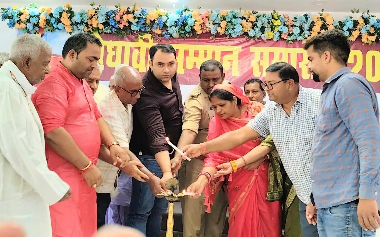 नावकोठी में 300 मेधावी छात्र-छात्राओं का भव्य सम्मान; मुखिया राष्ट्रपति कुमार बिडडू की पहल पर जुटे दिग्गज, खिलाड़ियों और शिक्षकों को भी मिला मान 5