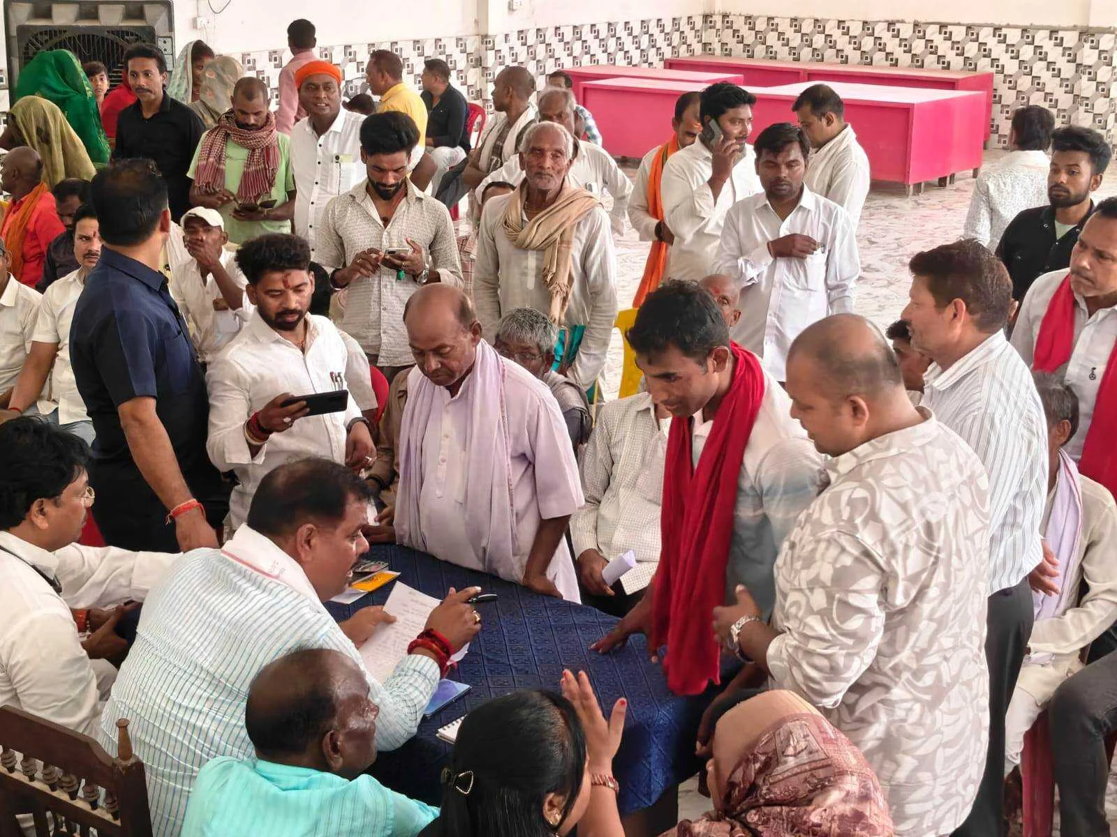 बखरी में रामपुर विवाह भवन में उमड़ा जनसैलाब, विधायक संजय पासवान ने सुनीं जनता की समस्याएं 7