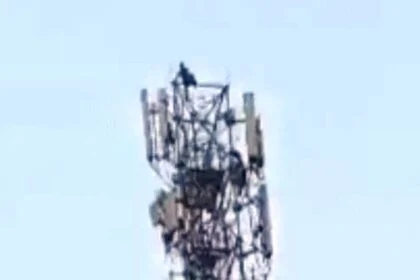 समस्तीपुर: पत्नी को बुलाने की जिद में मोबाइल टॉवर पर चढ़ा पति, घंटों चला हाई वोल्टेज ड्रामा; पुलिस ने सुरक्षित उतारा 28