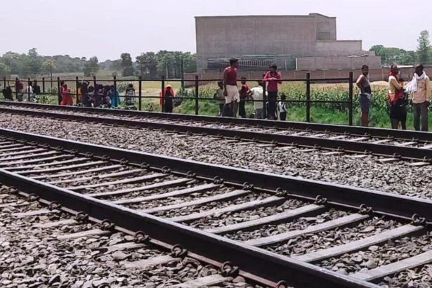बछवाड़ा-बरौनी रेलखंड पर अज्ञात महिला का शव बरामद, इलाके में फैली सनसनी; हत्या या दुर्घटना की जांच में जुटी पुलिस 1