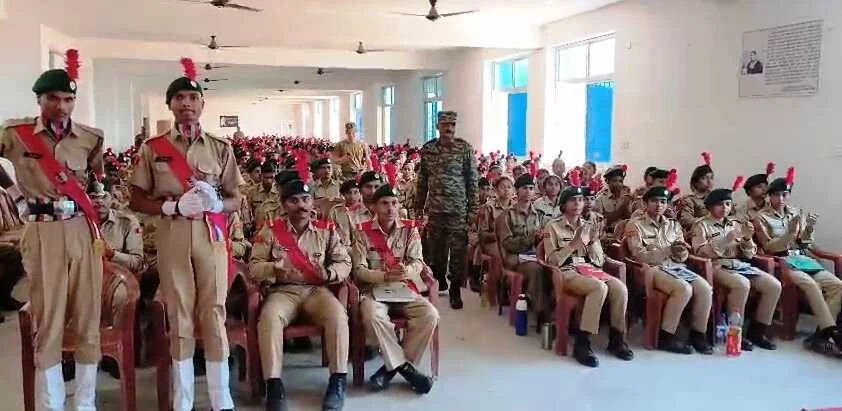 विश्व पृथ्वी दिवस पर महाबोधि कॉलेज में पूर्व मंत्री श्रवण कुमार ने किया पौधारोपण, NCC कैडेट्स को दिया पर्यावरण संरक्षण का संदेश 4