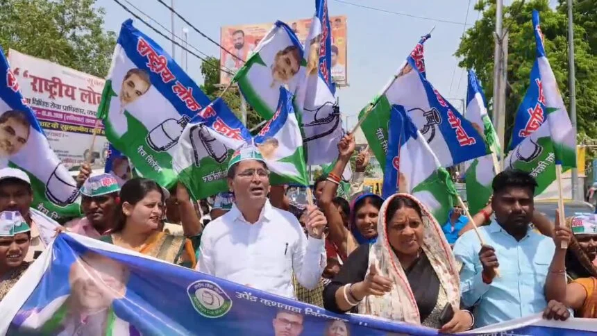 नालंदा: संविधान संशोधन विधेयक के विरोध पर बरसे RLM कार्यकर्ता, महागठबंधन के खिलाफ निकाला 'धिक्कार मार्च' 1