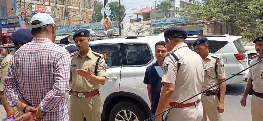 समस्तीपुर में बेखौफ बदमाशों ने कटर से काटा केनरा बैंक का ATM, 2.11 लाख लेकर हुए फरार 2