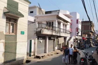 नालंदा: पूर्व विधायक पप्पू खान के घर पर नालंदा पुलिस ने की छापेमारी, फर्जी कागज पर पत्नी के नाम जमीन रजिस्ट्री कराने का है आरोप 10