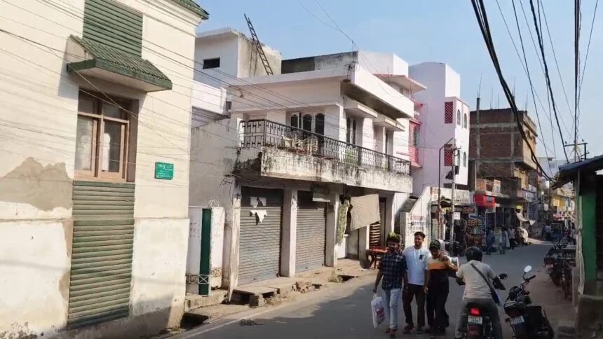 नालंदा: पूर्व विधायक पप्पू खान के घर पर नालंदा पुलिस ने की छापेमारी, फर्जी कागज पर पत्नी के नाम जमीन रजिस्ट्री कराने का है आरोप 1