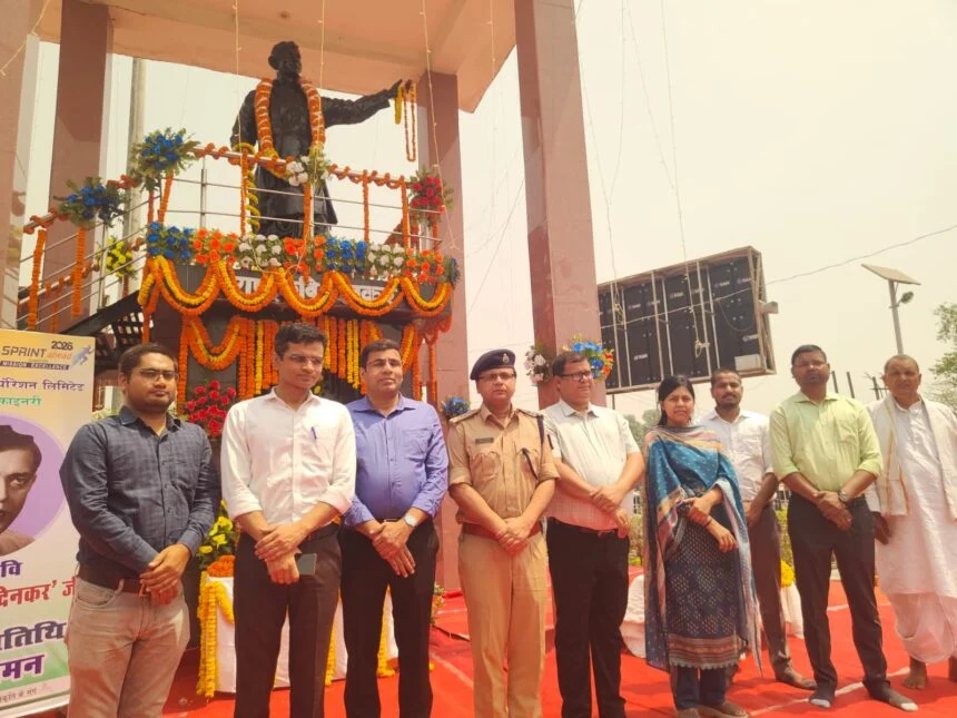 राष्ट्रकवि दिनकर की 52वीं पुण्यतिथि पर प्रशासनिक अधिकारियों ने दी भावभीनी श्रद्धांजलि 1