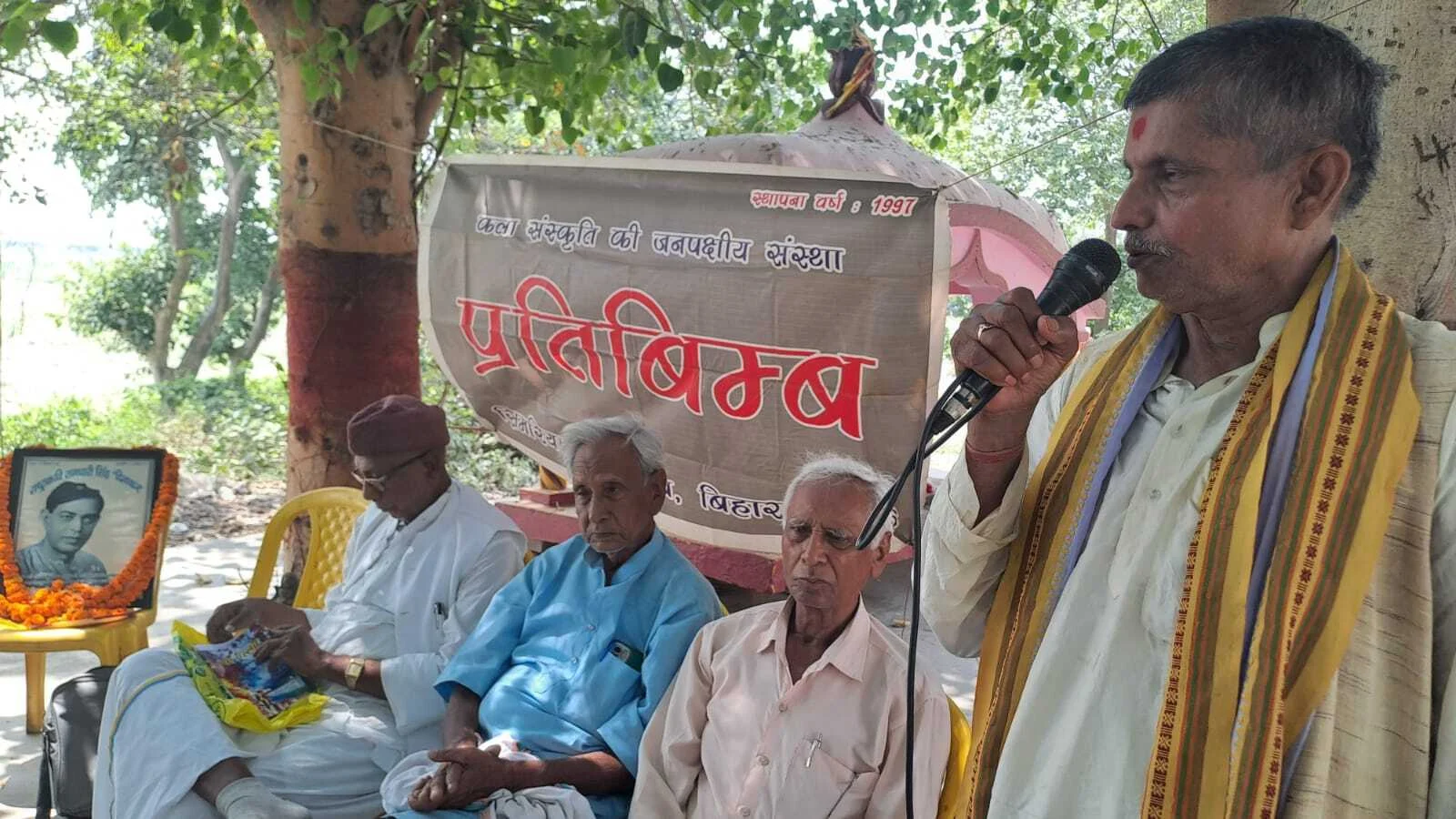 सिमरिया में 'दिनकर चबूतरा' का भव्य आगाज: साहित्यकारों ने कविताओं के जरिए राष्ट्रकवि को दी श्रद्धांजलि 2