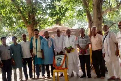 सिमरिया में 'दिनकर चबूतरा' का भव्य आगाज: साहित्यकारों ने कविताओं के जरिए राष्ट्रकवि को दी श्रद्धांजलि 2