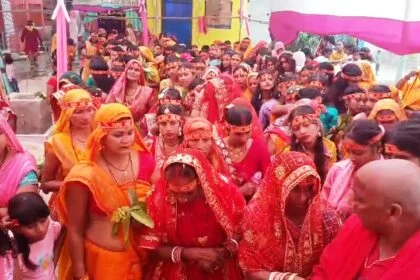 समस्तीपुर: शिवरामा गांव में प्राण प्रतिष्ठा को लेकर निकाली गई भव्य कलश शोभा यात्रा, बजरंगबली एवं गणेश भगवान जी की मूर्ति स्थापित 77