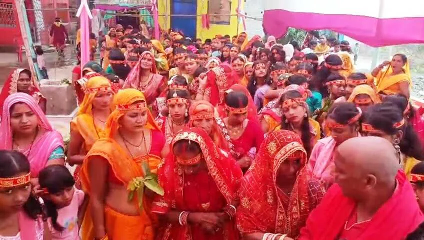 समस्तीपुर: शिवरामा गांव में प्राण प्रतिष्ठा को लेकर निकाली गई भव्य कलश शोभा यात्रा, बजरंगबली एवं गणेश भगवान जी की मूर्ति स्थापित 4