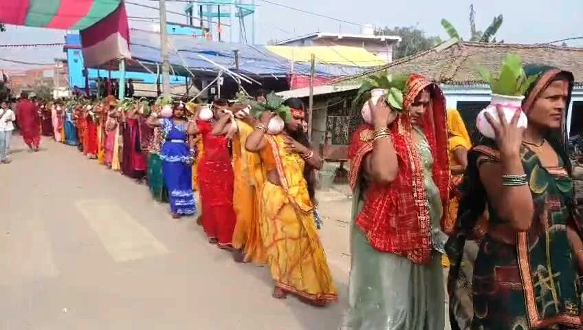 समस्तीपुर: शिवरामा गांव में प्राण प्रतिष्ठा को लेकर निकाली गई भव्य कलश शोभा यात्रा, बजरंगबली एवं गणेश भगवान जी की मूर्ति स्थापित 2