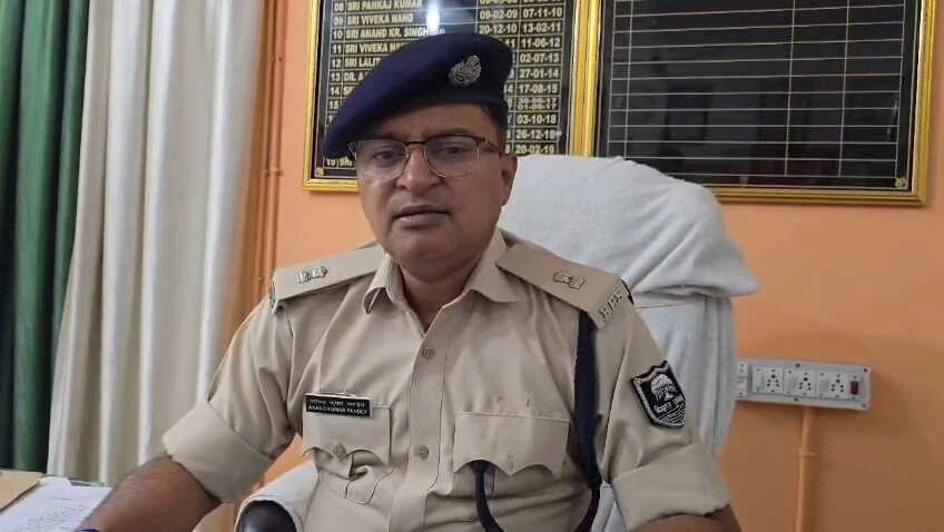 बेगूसराय में बड़े सेक्स रैकेट का भंडाफोड़: ऑर्केस्ट्रा के नाम पर बुलाई गई हरियाणा की युवती से दुष्कर्म की कोशिश, 6 लड़कियां रेस्क्यू 6