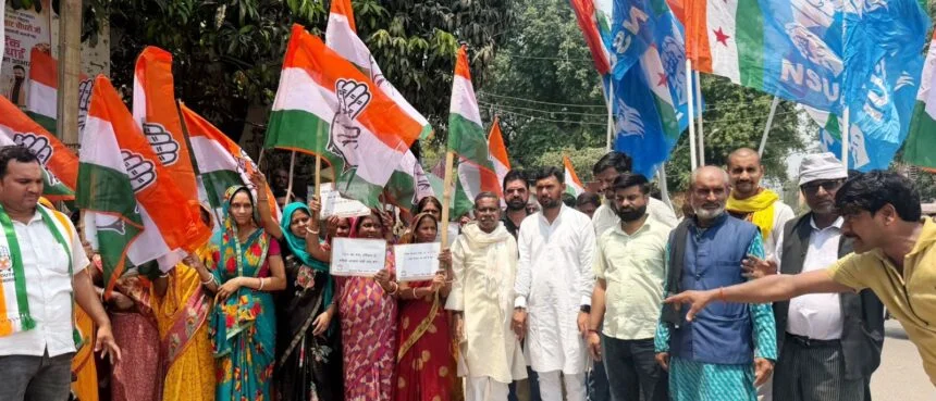 बेगूसराय में महिला आरक्षण बिल पर कांग्रेस का हल्ला बोल; जिलाध्यक्ष गरीब दास के नेतृत्व में पीएम मोदी का पुतला फूंका 1