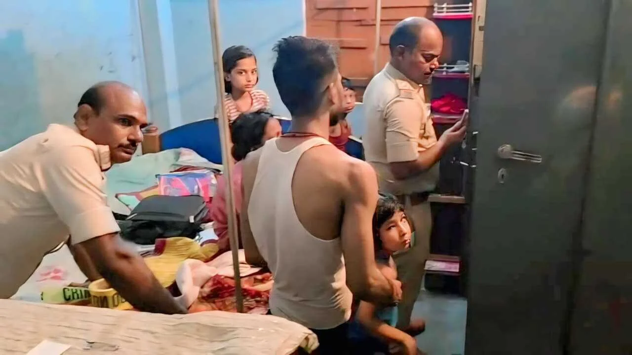 बछवाड़ा में खिड़की तोड़कर घुसे चोर, दो घरों को खंगालकर लाखों की संपत्ति पर किया हाथ साफ 2