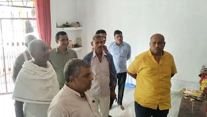 समस्तीपुर: रोसड़ा में आस्था पर प्रहार; मंदिर से अष्टधातु की मूर्तियां और चांदी के मुकुट चोरी, 10 लाख से अधिक की संपत्ति पार 3