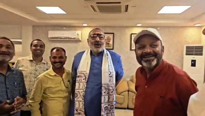 गिरिराज सिंह के निशाने पर विपक्ष: बेंगलुरु में जनेऊ विवाद से लेकर बेगूसराय में धर्मांतरण तक, केंद्रीय मंत्री ने अधिकारियों को दिए कड़े निर्देश 8