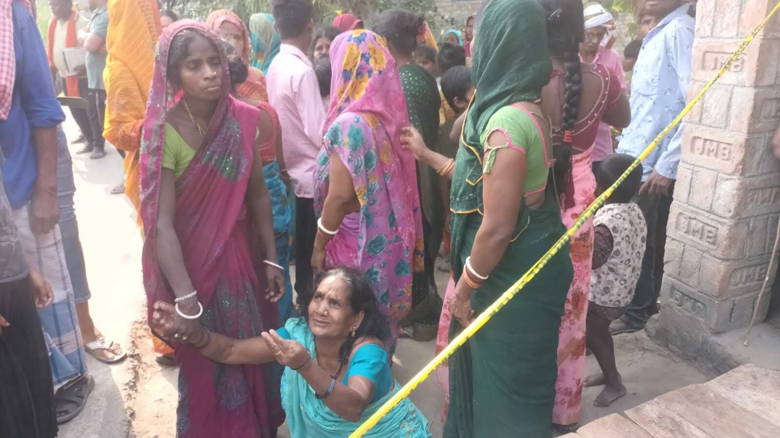 बेगूसराय में अपराधियों ने दिव्यांग युवक को घर से बुलाकर हाथ-पांव बांधा, फिर ईंट-खूंटे से पीट-पीटकर कर दी हत्या 2