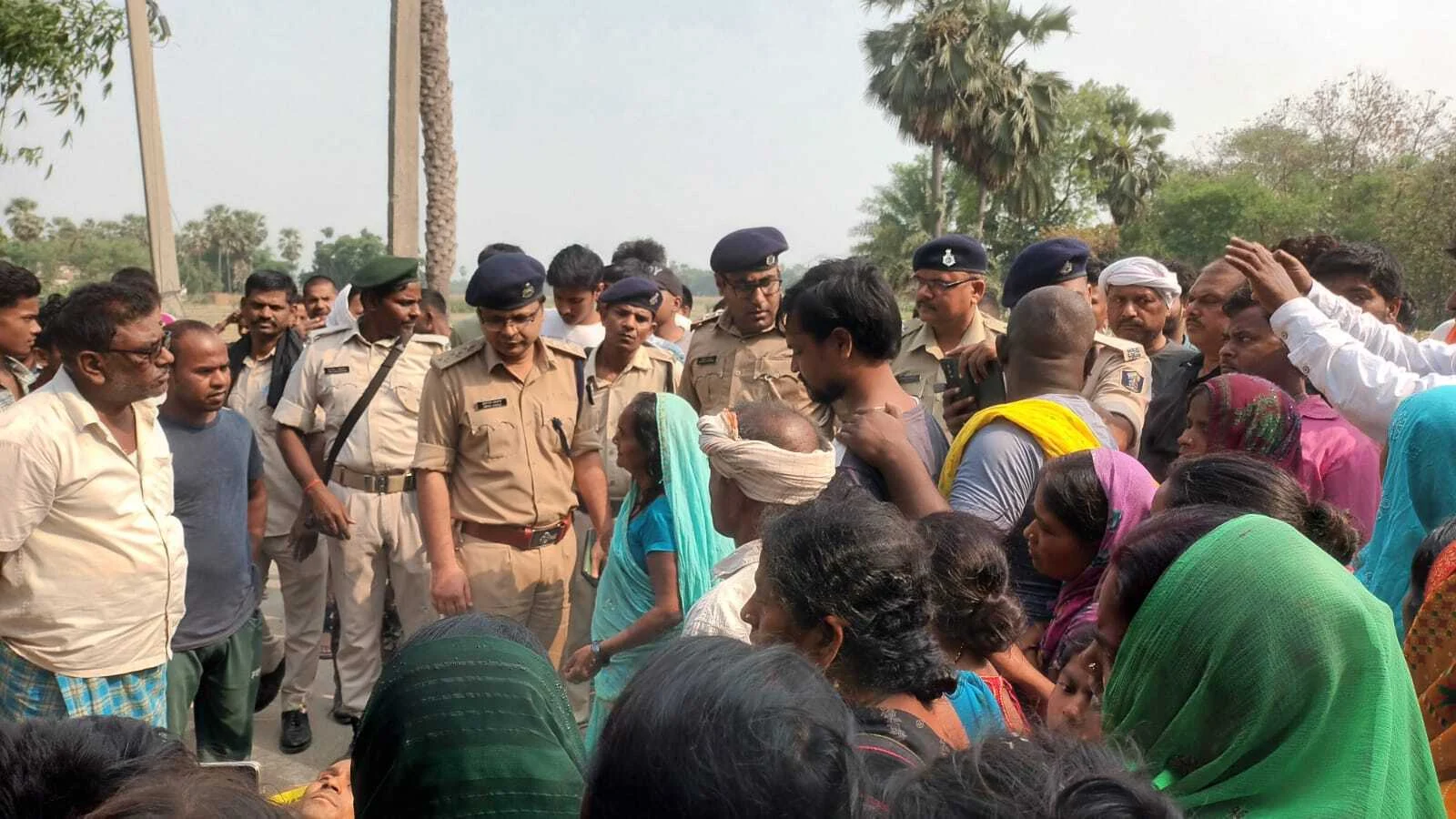 बेगूसराय में अपराधियों ने दिव्यांग युवक को घर से बुलाकर हाथ-पांव बांधा, फिर ईंट-खूंटे से पीट-पीटकर कर दी हत्या 5