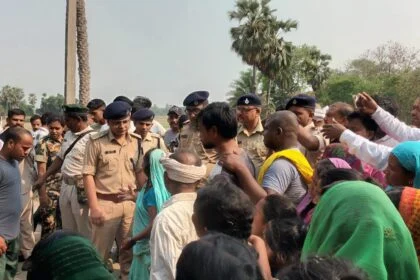 बेगूसराय में अपराधियों ने दिव्यांग युवक को घर से बुलाकर हाथ-पांव बांधा, फिर ईंट-खूंटे से पीट-पीटकर कर दी हत्या 53