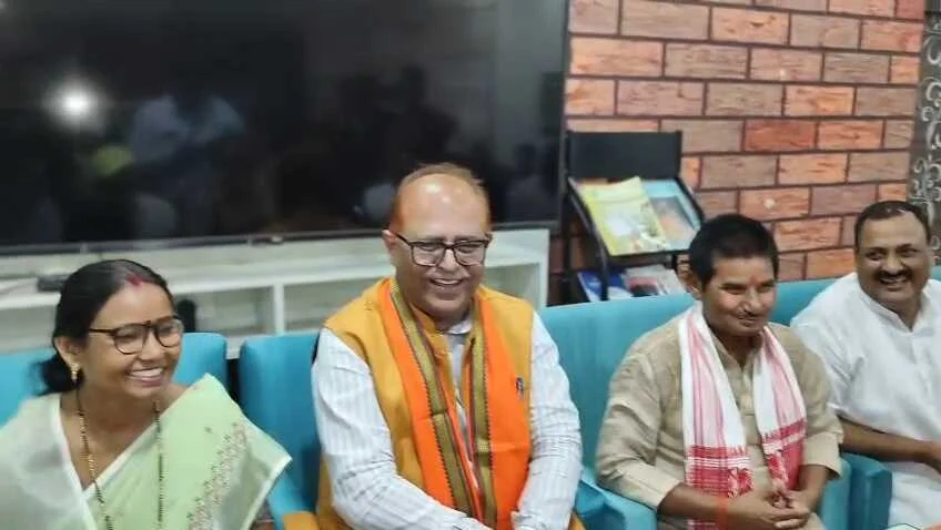 समस्तीपुर पहुंचे बीजेपी किसान मोर्चा के राष्ट्रीय उपाध्यक्ष, बंगाल में 200 से अधिक सीटें जीतने का किया दावा 6