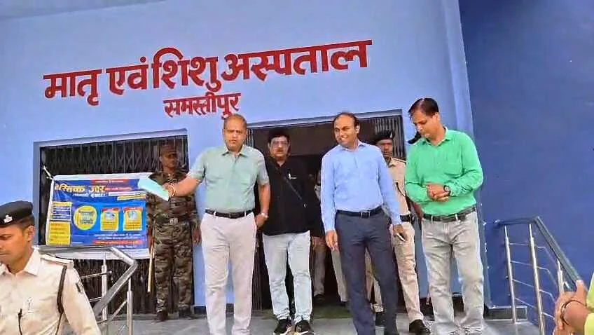 समस्तीपुर में प्रचंड गर्मी को लेकर डीएम अलर्ट: अस्पतालों का किया औचक निरीक्षण, हीट स्ट्रोक से निपटने के दिए निर्देश 6