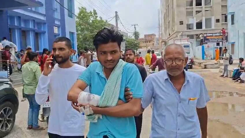 समस्तीपुर में अपराधियों का तांडव: दलसिंहसराय में महिला होमगार्ड से मोबाइल छीनकर भागे बदमाश, विरोध करने पर दुकानदार को मारी गोली 8