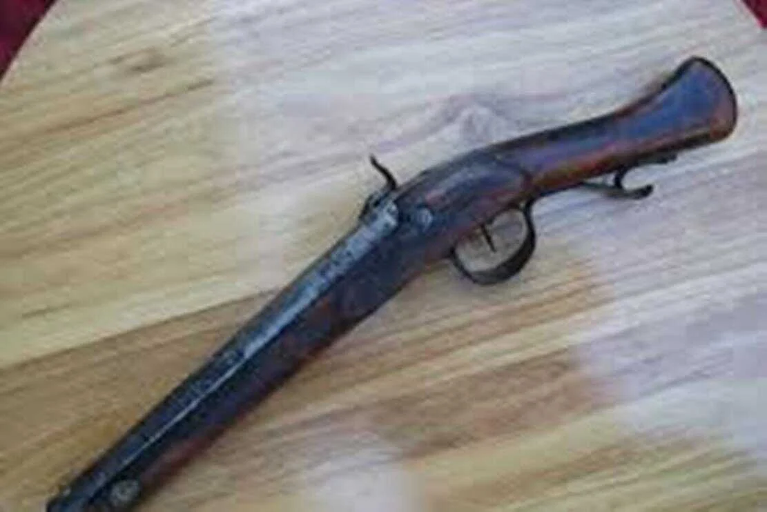 बछवाड़ा में पिता की पेंशन और खेत के लिए भिड़े सगे भाई, पुलिस ने हथियार संग किया गिरफ्तार 9