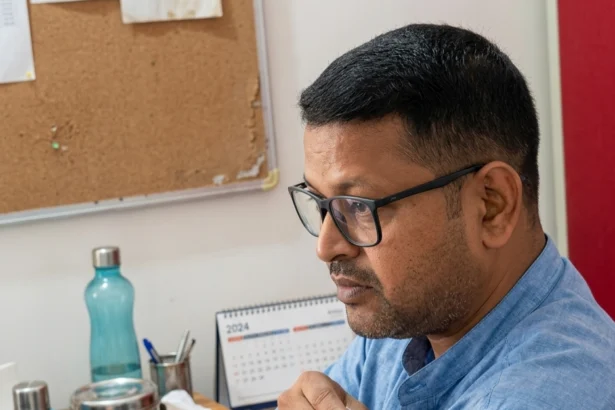 बछवाड़ा के दादुपुर में एसएलसी के नाम पर घूस लेते वीडियो वायरल होने पर प्रधानाध्यापक रविन्द्र कुमार रवि निलंबित 1