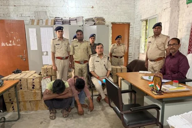 समस्तीपुर: उत्पाद विभाग की बड़ी कार्रवाई, चौर में छिपाकर रखी 584 लीटर विदेशी शराब बरामद; दो धंधेबाज गिरफ्तार 1