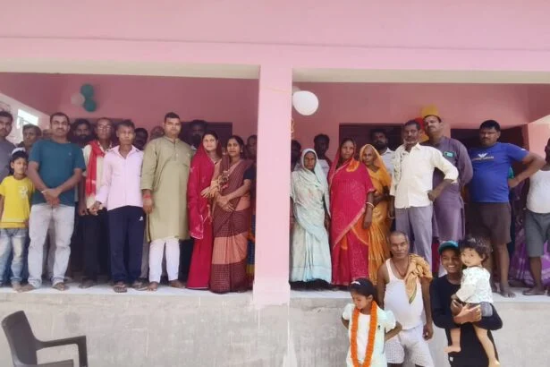 7 लाख 34 हजार 3 सौ की लागत से बने पुस्तकालय भवन का जिला पार्षद ने फिता काट कर की उद्घाटन 5