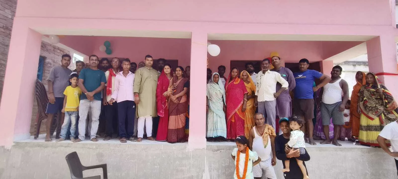 7 लाख 34 हजार 3 सौ की लागत से बने पुस्तकालय भवन का जिला पार्षद ने फिता काट कर की उद्घाटन 5