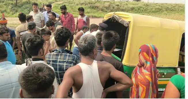 समस्तीपुर: शादी समारोह से लापता युवक की चाकू से गोदकर हत्या, चौर में मिला शव 4
