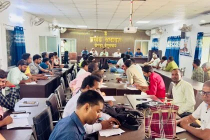 जन-जन तक पहुंचे जनगणना का संदेश” : तेघड़ा में प्रशासन व जनप्रतिनिधियों की संयुक्त बैठक 19