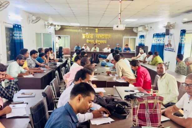 जन-जन तक पहुंचे जनगणना का संदेश” : तेघड़ा में प्रशासन व जनप्रतिनिधियों की संयुक्त बैठक 1