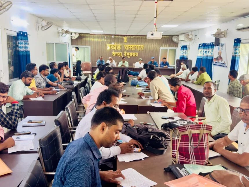 जन-जन तक पहुंचे जनगणना का संदेश” : तेघड़ा में प्रशासन व जनप्रतिनिधियों की संयुक्त बैठक 1