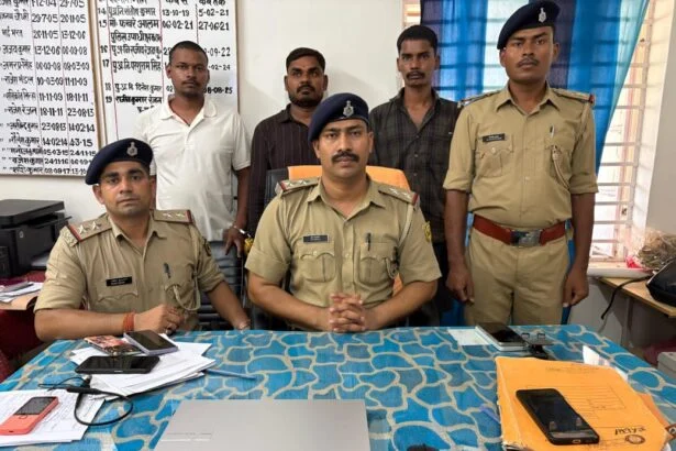 बेगूसराय: गौरीपुर लूट कांड का पुलिस ने किया खुलासा, सगा फुफेरा भाई ही निकला मुख्य सूत्रधार, 3 गिरफ्तार 5