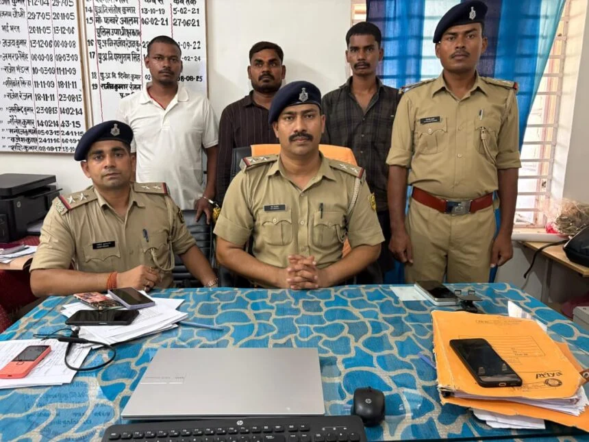 बेगूसराय: गौरीपुर लूट कांड का पुलिस ने किया खुलासा, सगा फुफेरा भाई ही निकला मुख्य सूत्रधार, 3 गिरफ्तार 1