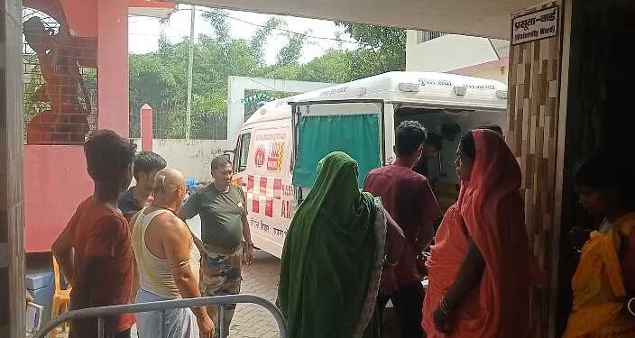वीरपुर में सड़क दुर्घटना में दो लोग घायल, एक की हालत गंभीर, पूर्व सरपंच ने दिखाया मानवता 2