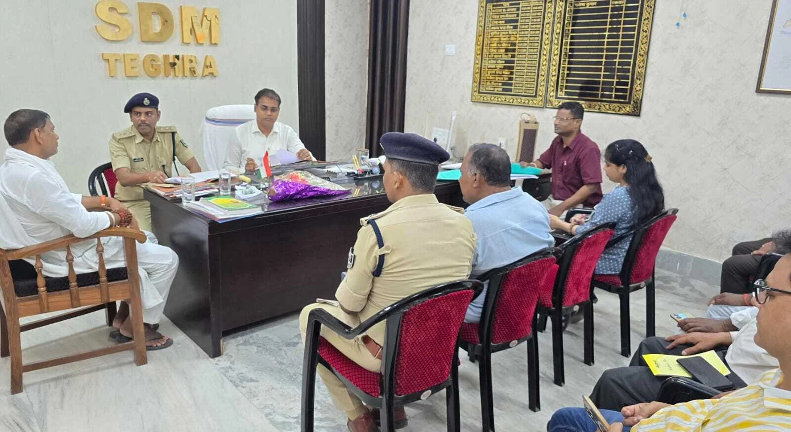 तेघड़ा अनुमंडल में एससी/एसटी अत्याचार निवारण अधिनियम मामलों की समीक्षा बैठक आयोजित, 150 में 139 मामलों में मुआवजा भुगतान पूर्ण 2