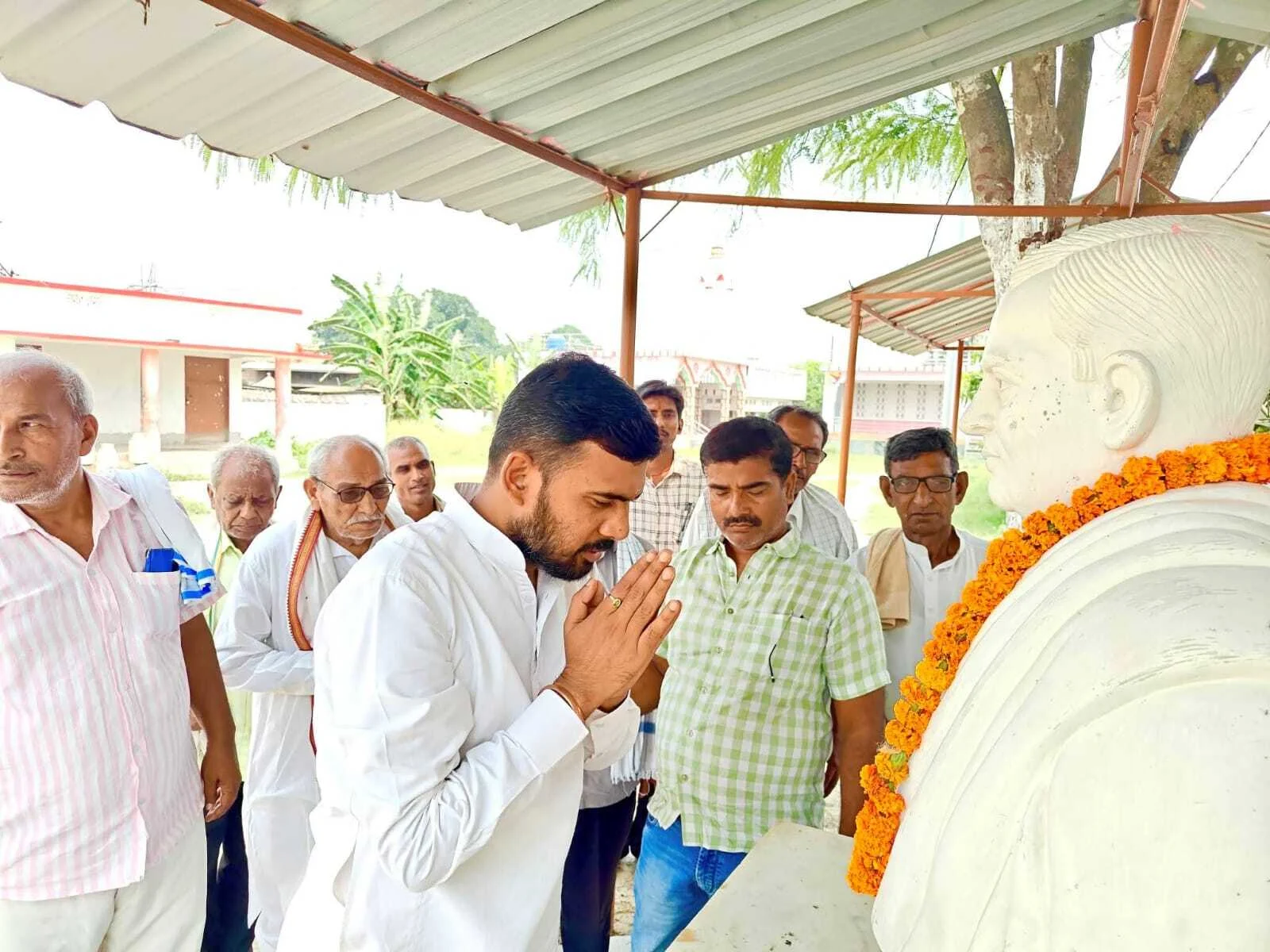भगवानपुर में राजीव गांधी की पुण्यतिथि पर कांग्रेस कार्यकर्ताओं ने दी श्रद्धांजलि 3