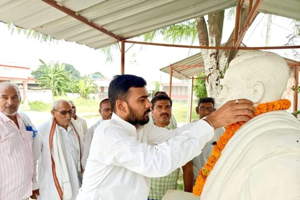 भगवानपुर में राजीव गांधी की पुण्यतिथि पर कांग्रेस कार्यकर्ताओं ने दी श्रद्धांजलि 1