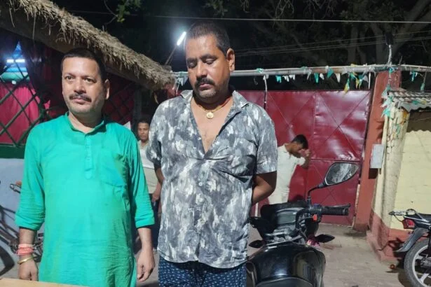 23.18 ग्राम स्मैक के साथ दो तस्कर गिरफ्तार, बाइक व मोबाइल जब्त 1