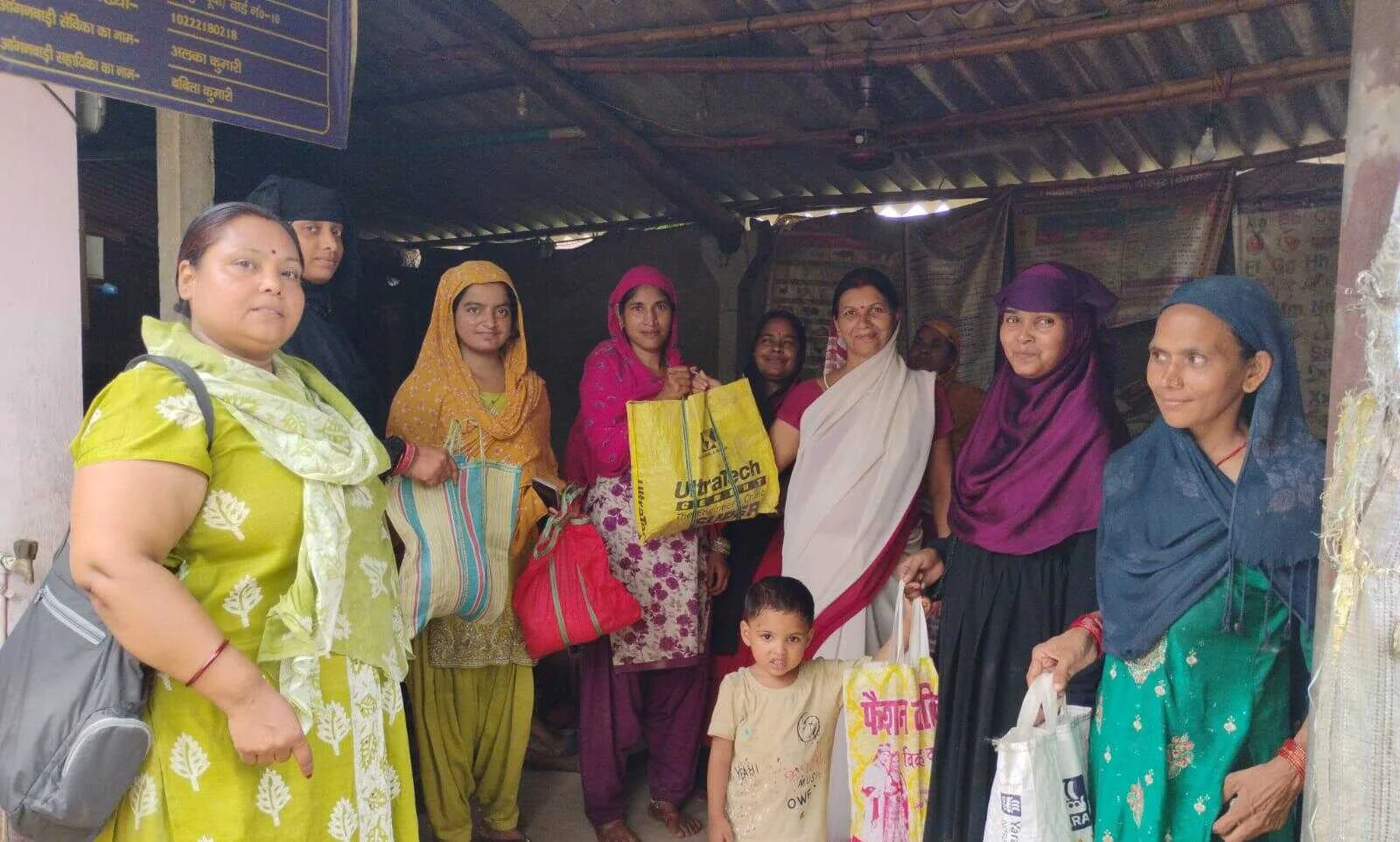 वीरपुर में आंगनबाड़ी केंद्रों पर टीएचआर का वितरण, सीडीपीओ ने किया निरीक्षण 10